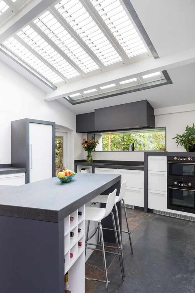 Objets design - JASNO SHUTTERS - volet intérieur à persiennes orientables en verrière et puit de lumière - JASNO