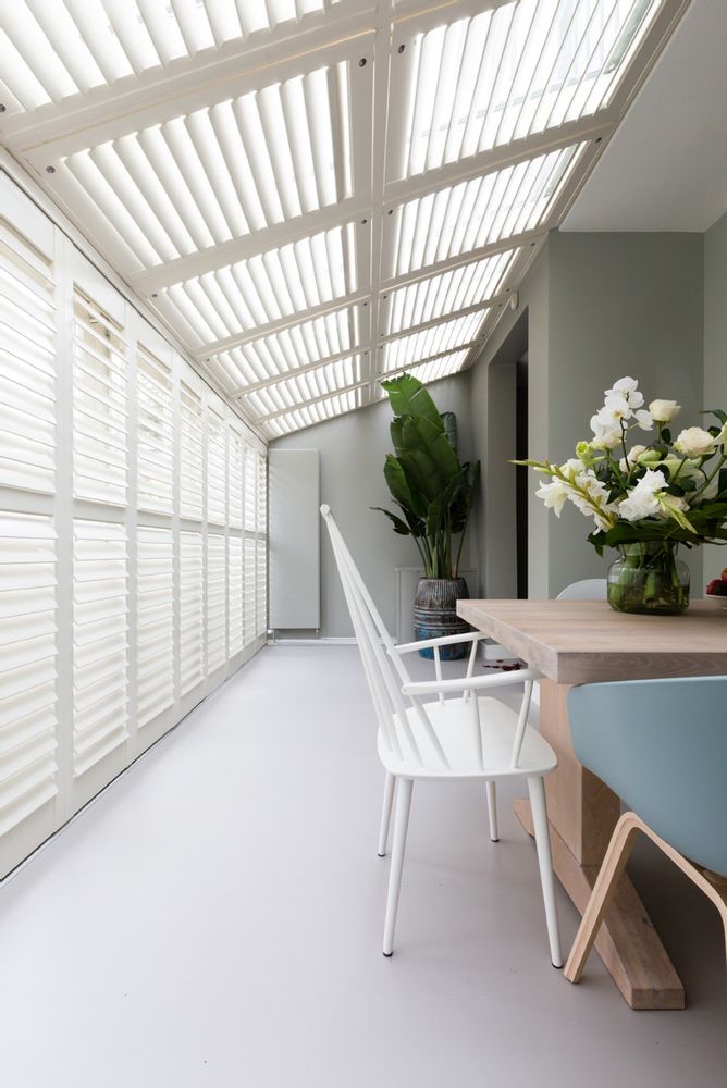 Objets design - JASNO SHUTTERS - volet intérieur à persiennes orientables en verrière et puit de lumière - JASNO