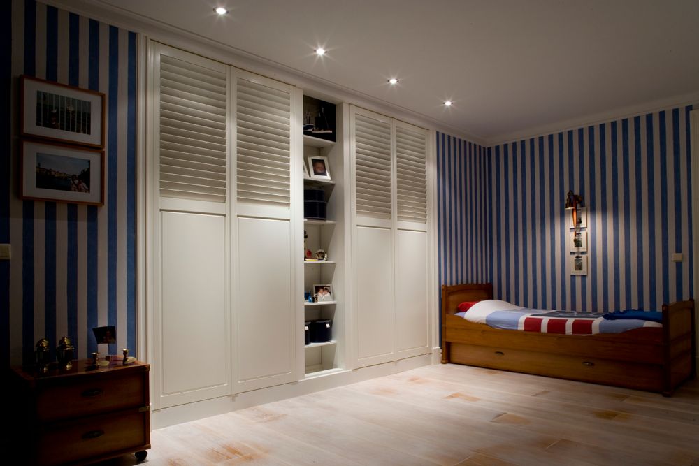 Walk-in closets - JASNO SHUTTERS - interior shutter with adjustable blinds in Closet and Dressing Doors - JASNO