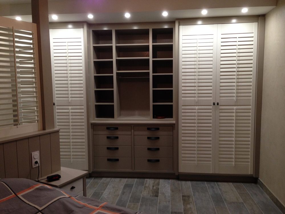 Walk-in closets - JASNO SHUTTERS - interior shutter with adjustable blinds in Closet and Dressing Doors - JASNO