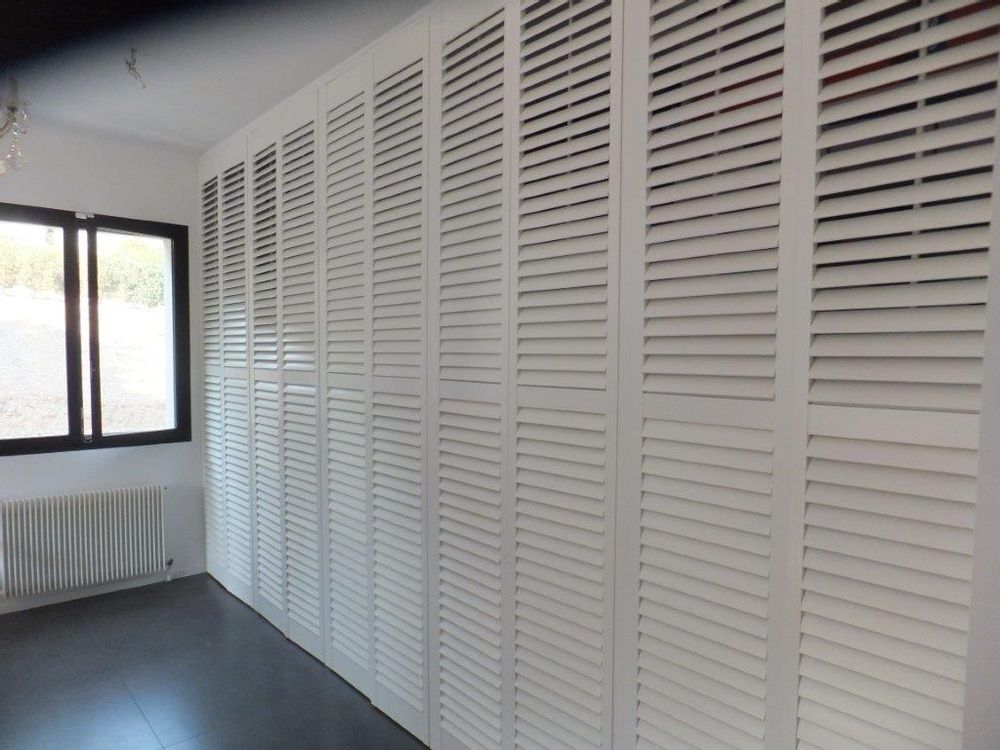 Walk-in closets - JASNO SHUTTERS - interior shutter with adjustable blinds in Closet and Dressing Doors - JASNO