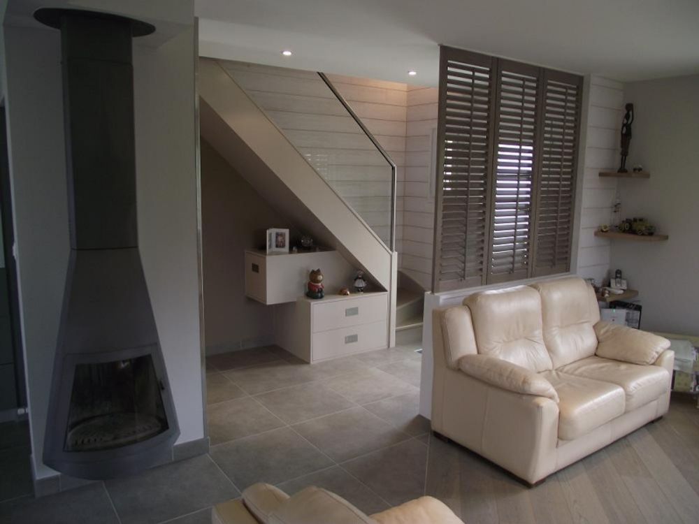 Rideaux et voilages - JASNO SHUTTERS - volet intérieur à persiennes orientables en séparation de pièce et division d'espace - JASNO