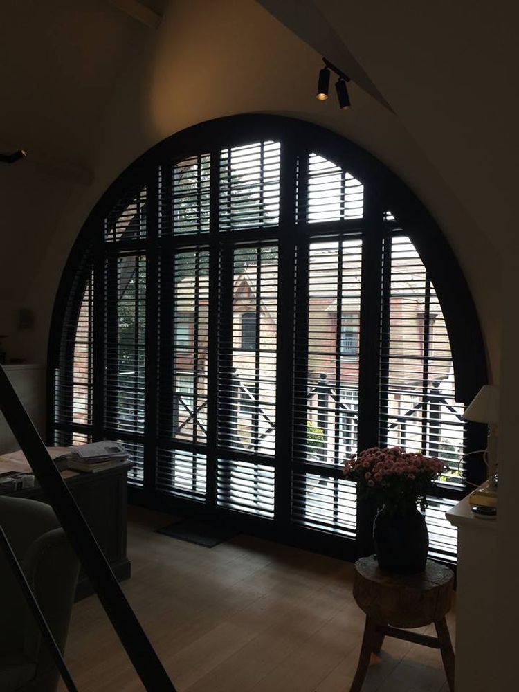 Curtains and window coverings - JASNO SHUTTERS - interior shutter with adjustable curved blinds - JASNO