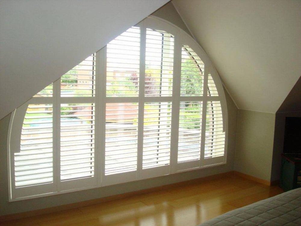 Curtains and window coverings - JASNO SHUTTERS - interior shutter with adjustable curved blinds - JASNO