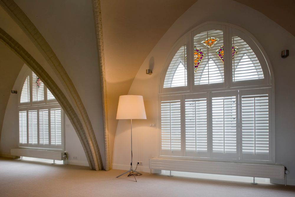 Curtains and window coverings - JASNO SHUTTERS - interior shutter with adjustable curved blinds - JASNO