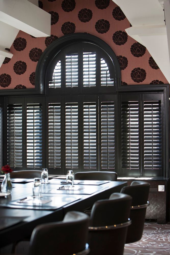 Curtains and window coverings - JASNO SHUTTERS - interior shutter with adjustable curved blinds - JASNO