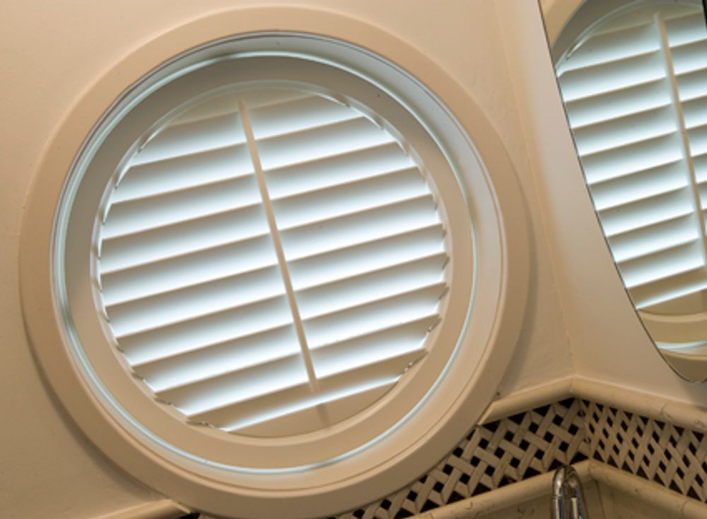 Objets de décoration - JASNO SHUTTERS - volet intérieur à persiennes orientables en Oeil de Boeuf - JASNO