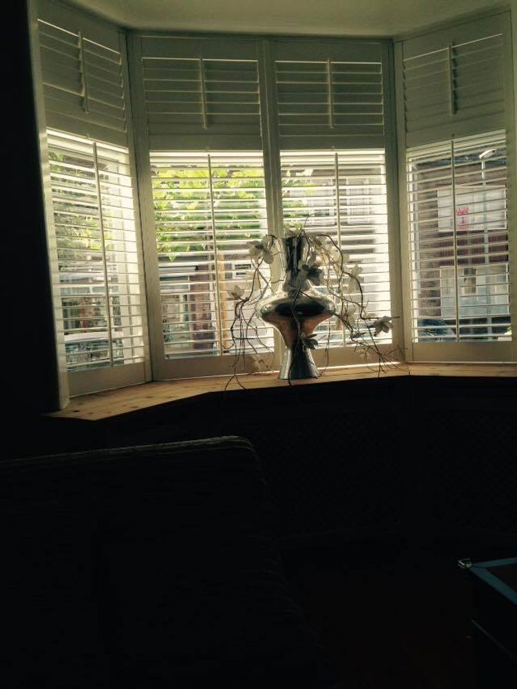 Rideaux et voilages - JASNO SHUTTERS - volet intérieur à persiennes orientables pour les Bow Window et Véranda - JASNO