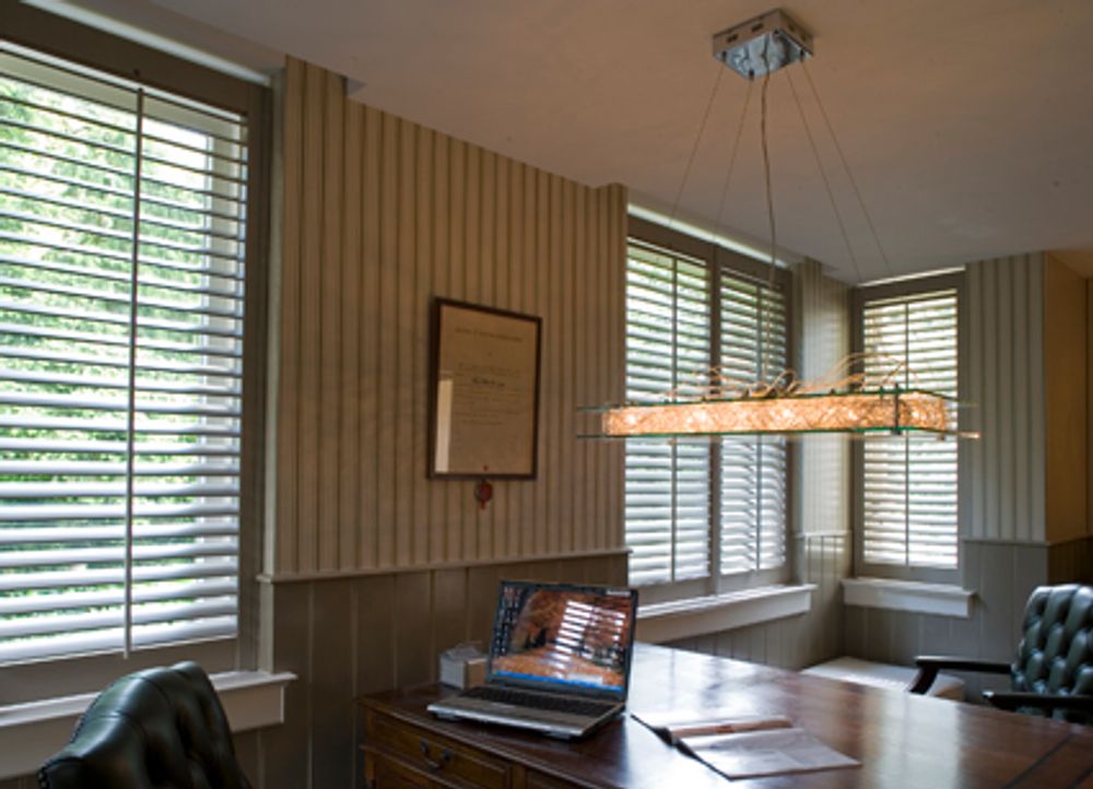 Curtains and window coverings - JASNO SHUTTERS - interior shutter with adjustable shutters in office and workspace - JASNO