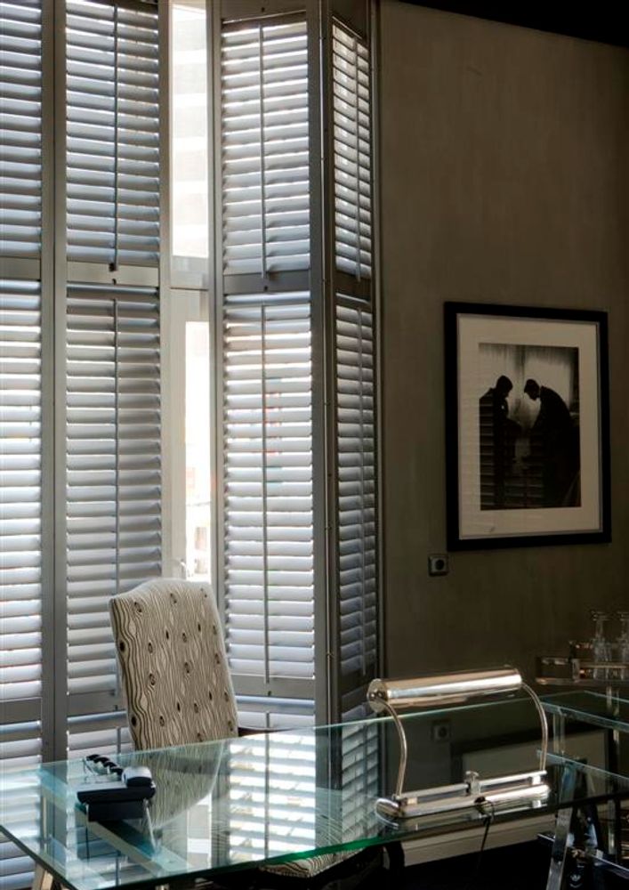 Curtains and window coverings - JASNO SHUTTERS - interior shutter with adjustable shutters in office and workspace - JASNO