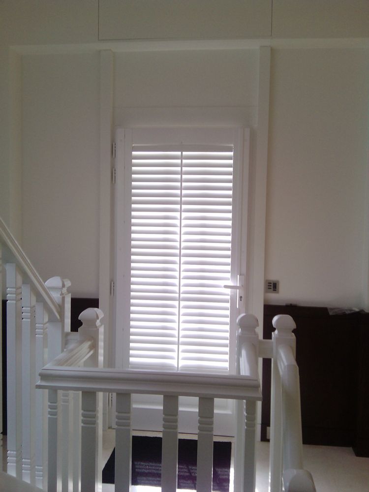 Objets de décoration - JASNO SHUTTERS - volet intérieur à persiennes orientables en applique sur les ouvrants de fenêtre ou porte - JASNO