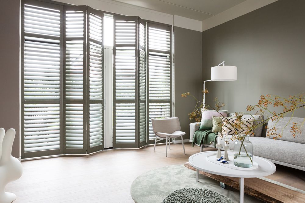 Wall ensembles - JASNO SHUTTERS - interior shutter with adjustable shutters in living, living room and dining room - JASNO