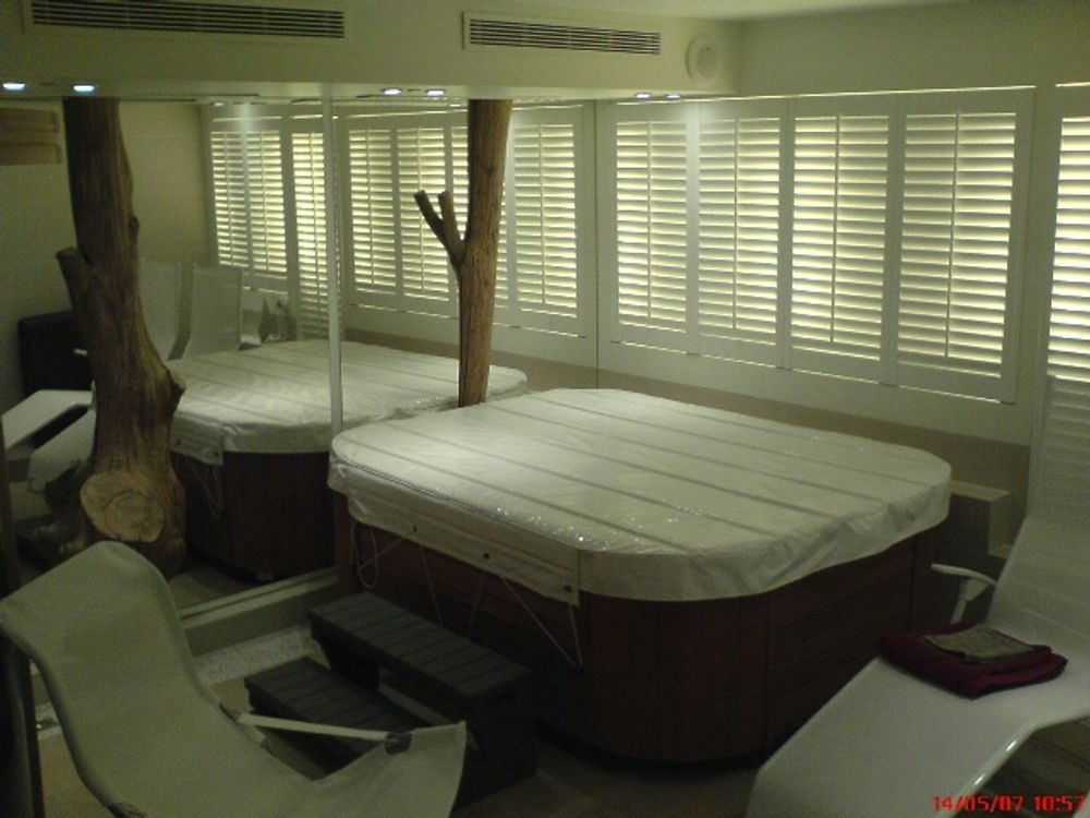 Curtains and window coverings - JASNO SHUTTERS - indoor shutter with adjustable blinds for spa and indoor pool - JASNO