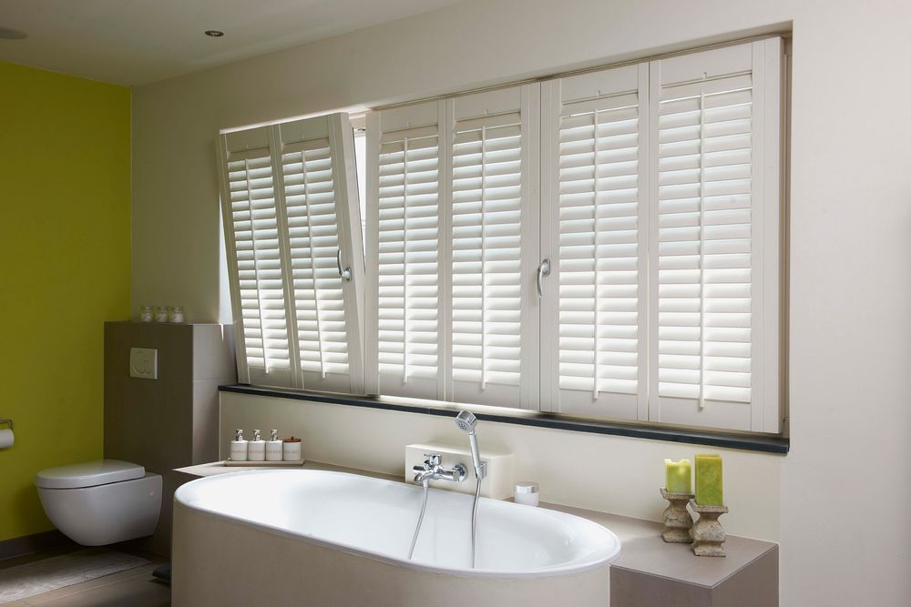 Mounting accessories - JASNO SHUTTERS - interior shutter with adjustable blinds in bathroom - JASNO