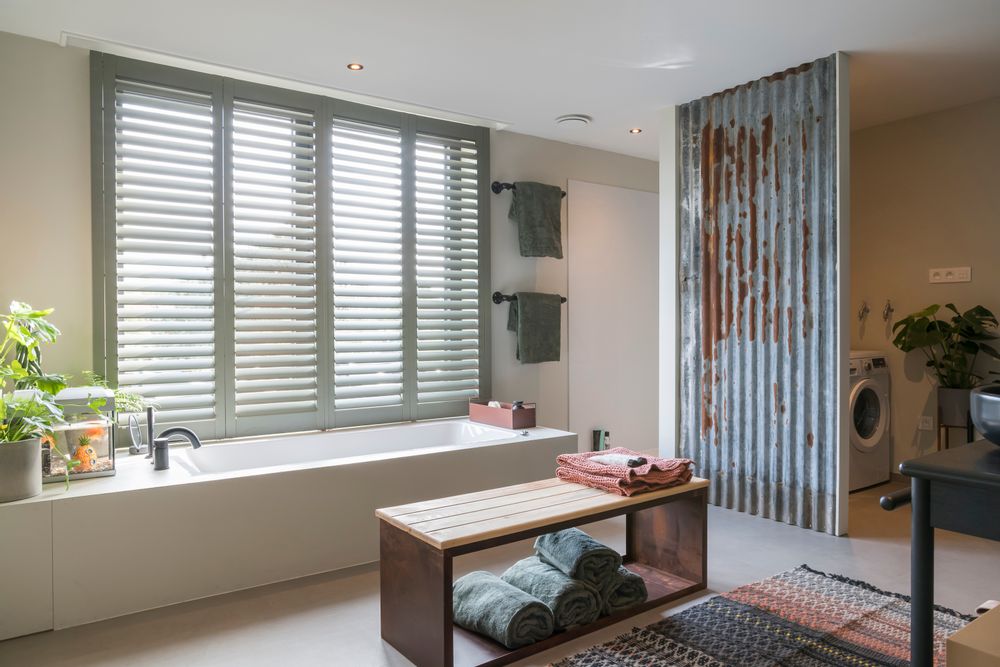 Mounting accessories - JASNO SHUTTERS - interior shutter with adjustable blinds in bathroom - JASNO