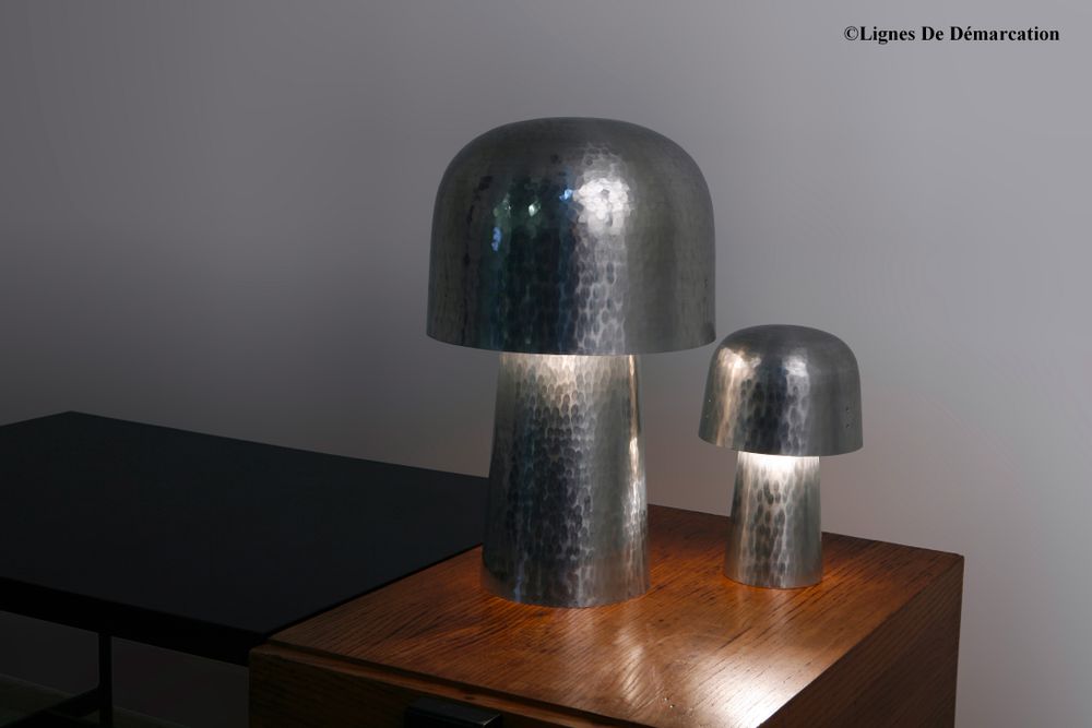 Lampes de table - Chapelière martelée - LIGNES DE DEMARCATION