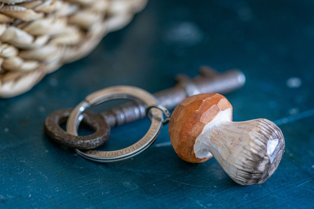 Decorative objects - Wooden Keyrings - WILDLIFE GARDEN