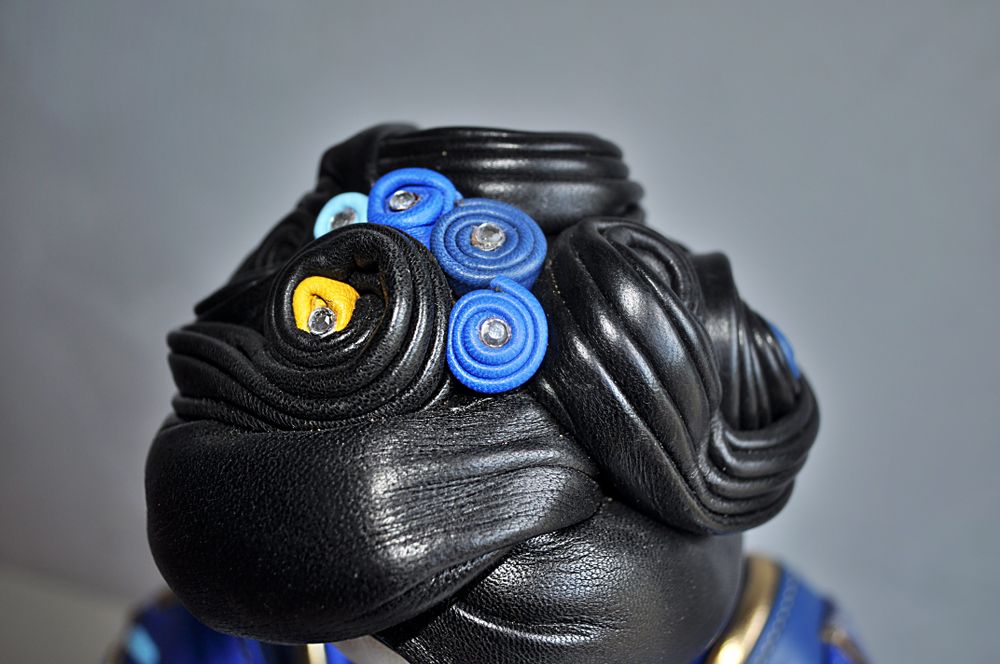Sculptures, statuettes et miniatures - Sculpture en Cuir Geisha bleue - ANNIE DELEMARLE SCULPTURE CUIR