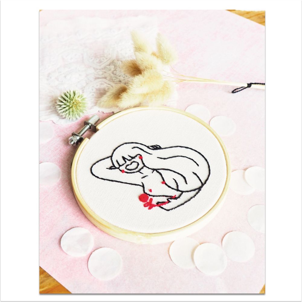 Gifts - Decorative Embroidery Kit - Sensual Woman - FRENCH KITS