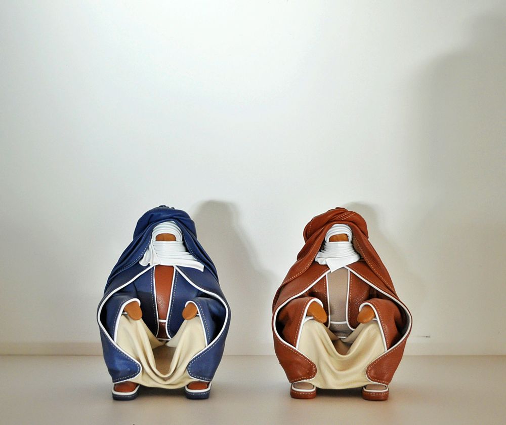 Sculptures, statuettes and miniatures - Leather Sculpture, Sitting Tuareg - ANNIE DELEMARLE SCULPTURE CUIR