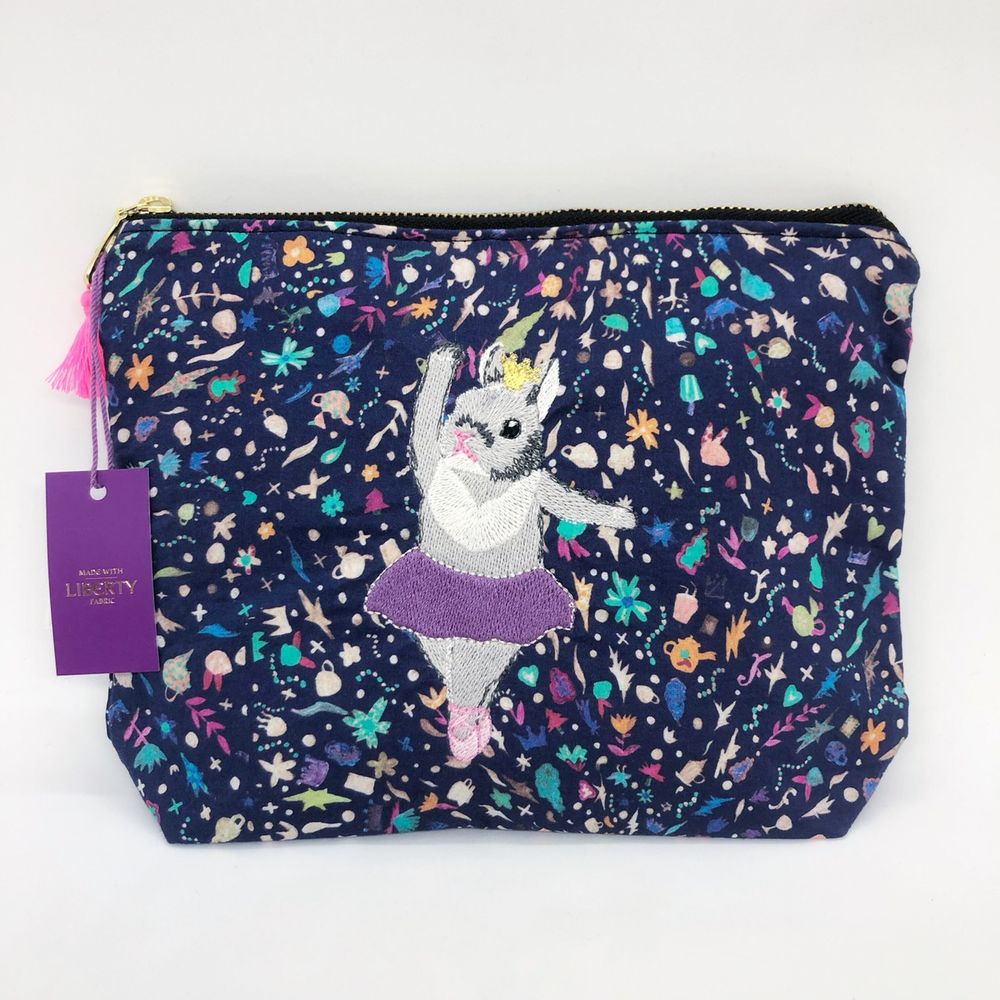 Pochettes - Pochette brodée tissu imprimé Liberty - bâtards de caniche, ballerine de lapin, prince corgi, toy-caniche sorcière - KEORA KEORA GOODS JP