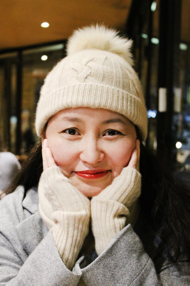 Chapeaux - Bonnet avec pompon détachable en cachemire, Mongolie  - AZZA DESIGN STUDIO ORGANIC CASHMERE MONGOLIE