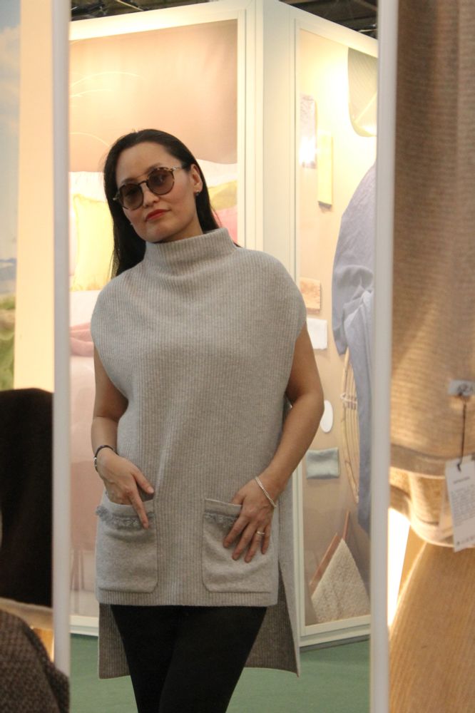 Apparel - Women's sleeveless sweater with double pockets in cashmere, Mongolia - AZZA DESIGN STUDIO ORGANIC CASHMERE MONGOLIE