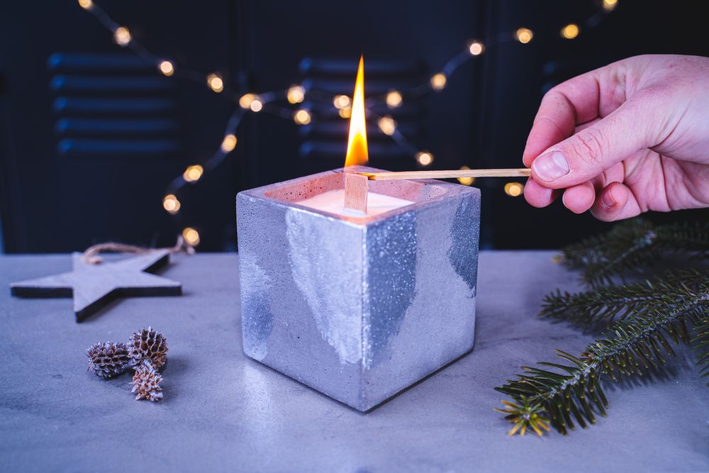 Objets de décoration - Bougie l Bougeoir en béton l Cire de soja 100% végétale et fragrances de Grasse - JUNNY