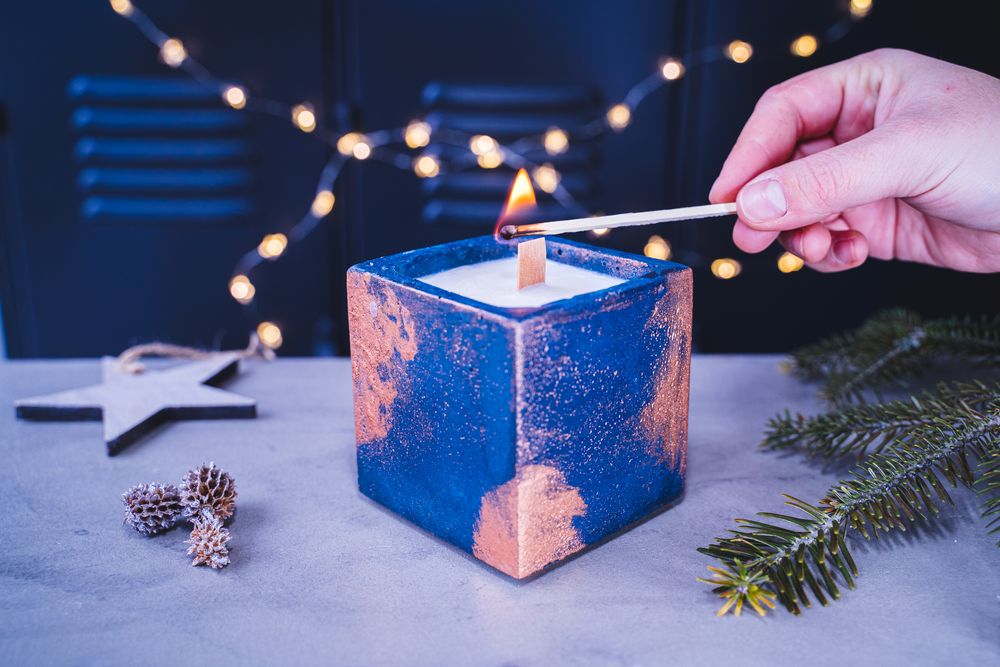 Objets de décoration - Bougie l Bougeoir en béton l Cire de soja 100% végétale et fragrances de Grasse - JUNNY