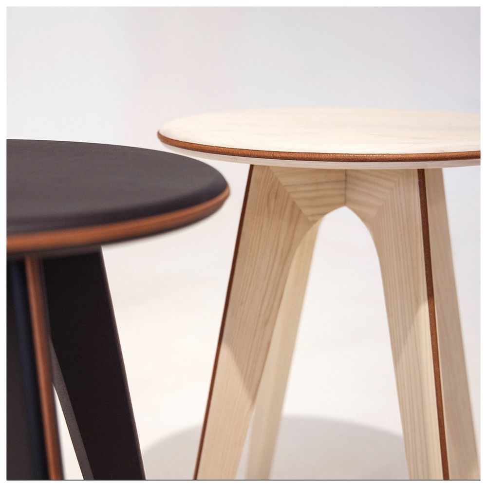Assises pour bureau - Tabouret ou table d'appoint ASSY - Frêne lasuré noir et cuir orangé - MADEMOISELLE JO