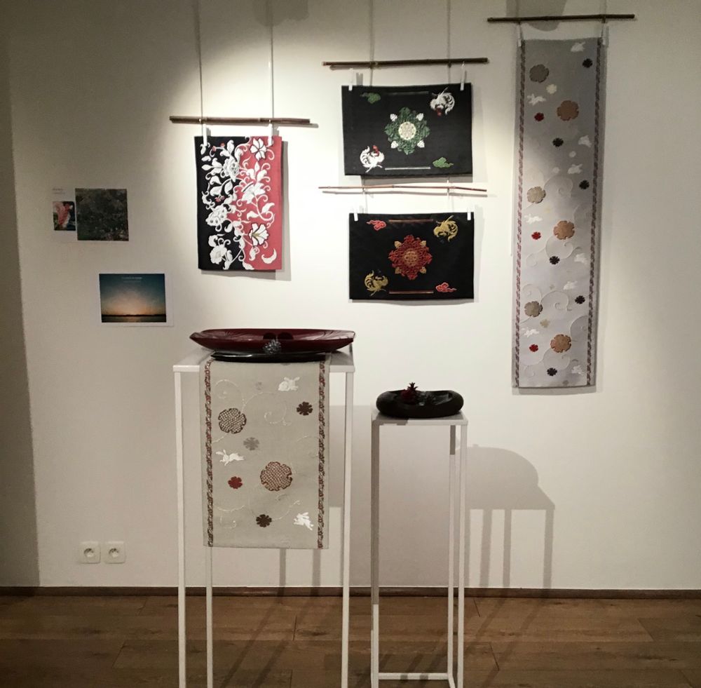 Customizable objects - Art Textile:Snowflakes and rabbits - AWAI