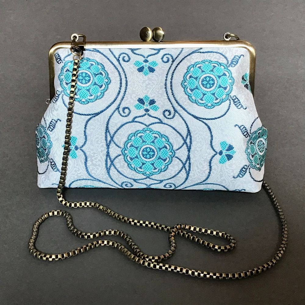 Clutches - Pocket:Karakusa pattern: vegetal arabesques - AWAI