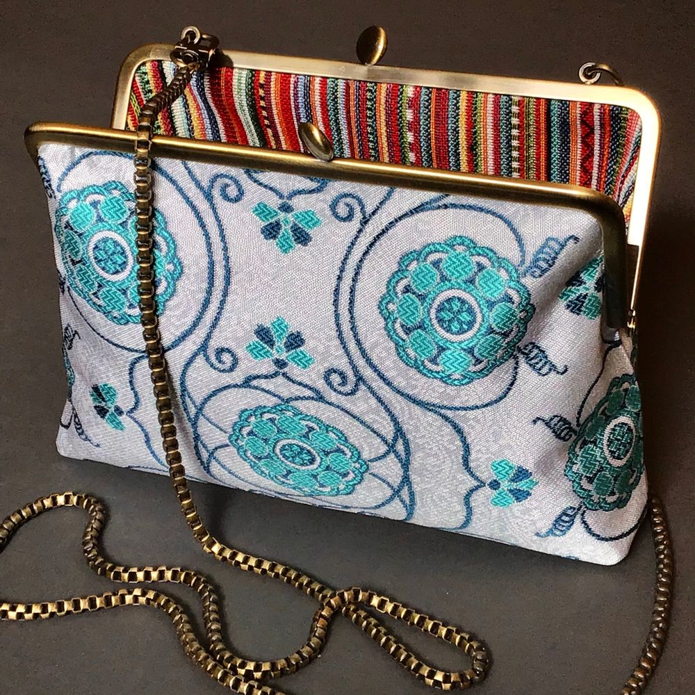 Clutches - Pocket:Karakusa pattern: vegetal arabesques - AWAI