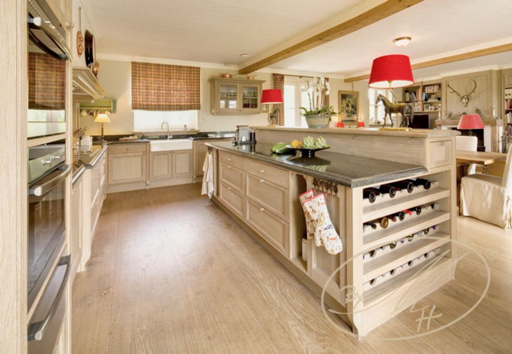 Meubles de cuisines - Cuisine - classique avec îlot et rangement à vin - BY MH - MARTIN HAUSNER, GASTRO INTERIEUR