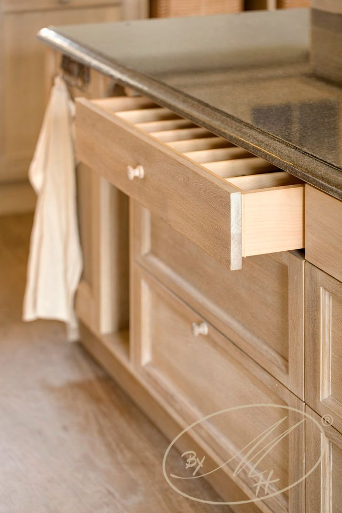 Meubles de cuisines - Cuisine - classique avec îlot et rangement à vin - BY MH - MARTIN HAUSNER, GASTRO INTERIEUR