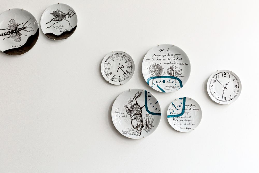 Autres décorations murales - Installation murale d'assiettes illustrées TEMPS - VERONIQUE JOLY-CORBIN
