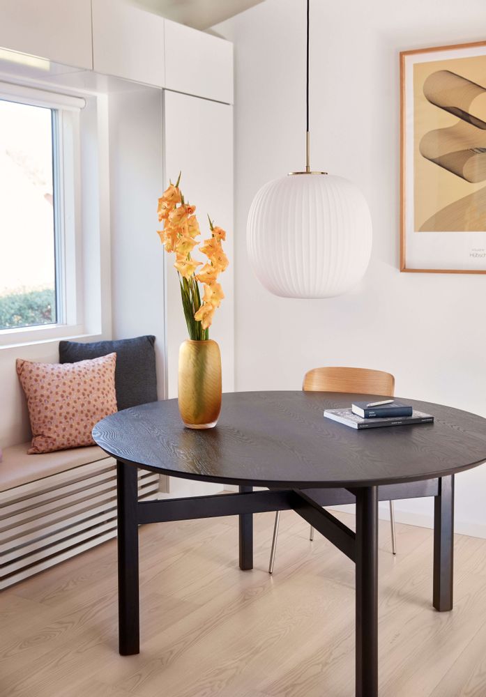 Dining Tables - Dining table, round, ash, black - HÜBSCH