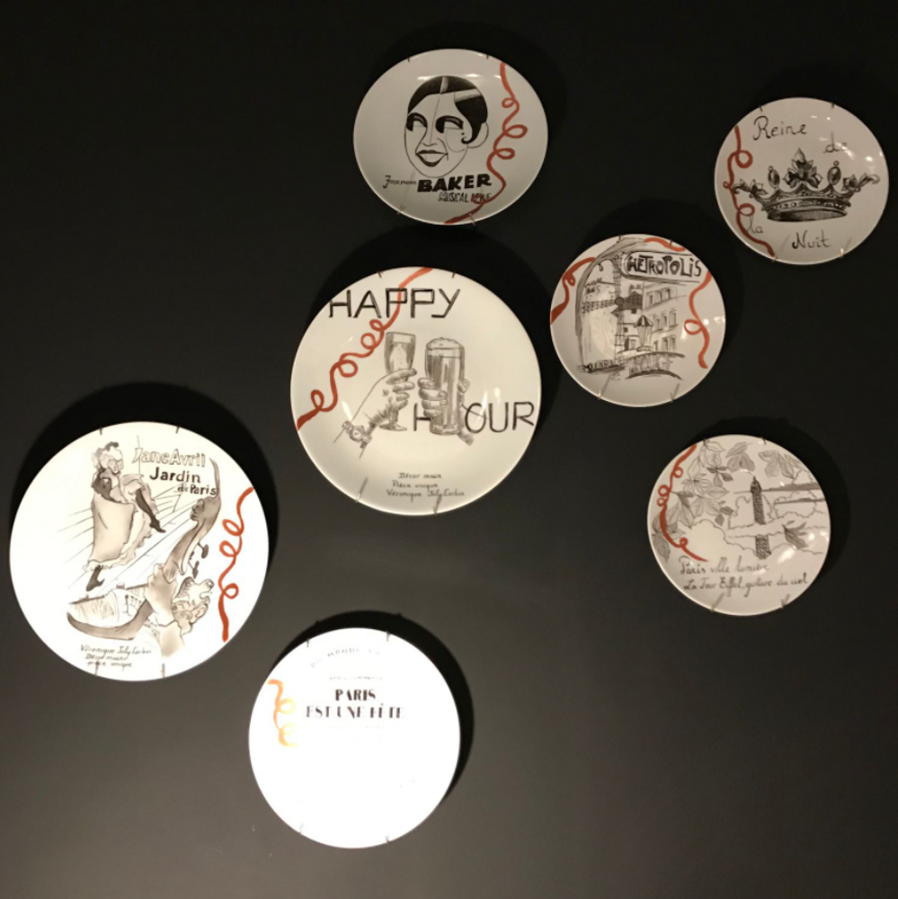 Autres décorations murales - Installation murale d'assiettes illustrées PARIS EST UNE FETE - VERONIQUE JOLY-CORBIN
