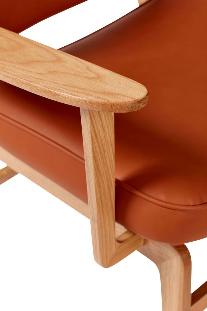 Lounge chairs - Lounge chair, micro fiber /oak, FSC, OEKO-TEX, natural / brown - HÜBSCH