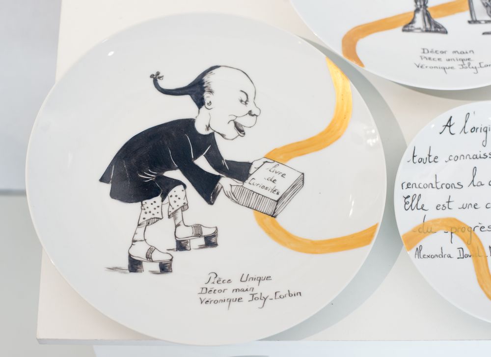 Other wall decoration - Wall installation of illustrated plates CURIOSITE - VERONIQUE JOLY-CORBIN