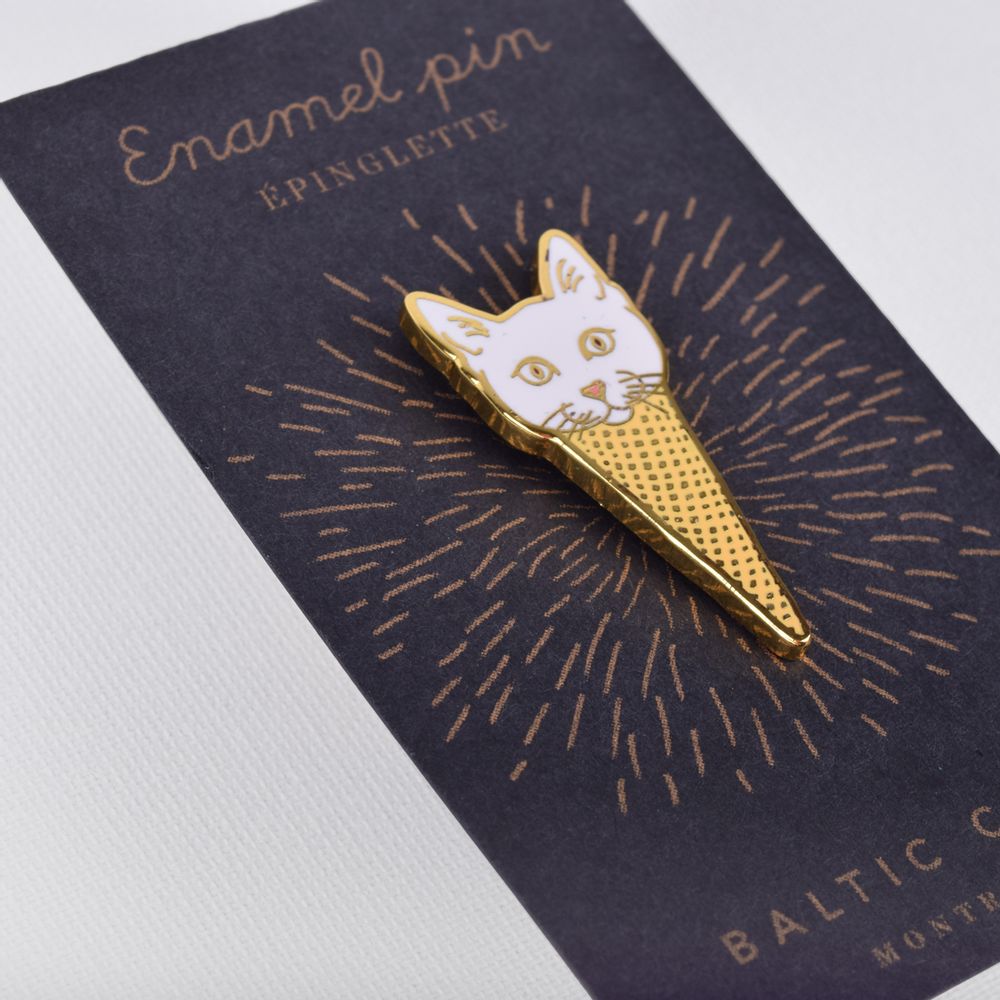 Cadeaux - Pin's Baltic Club - ATOMIC SODA