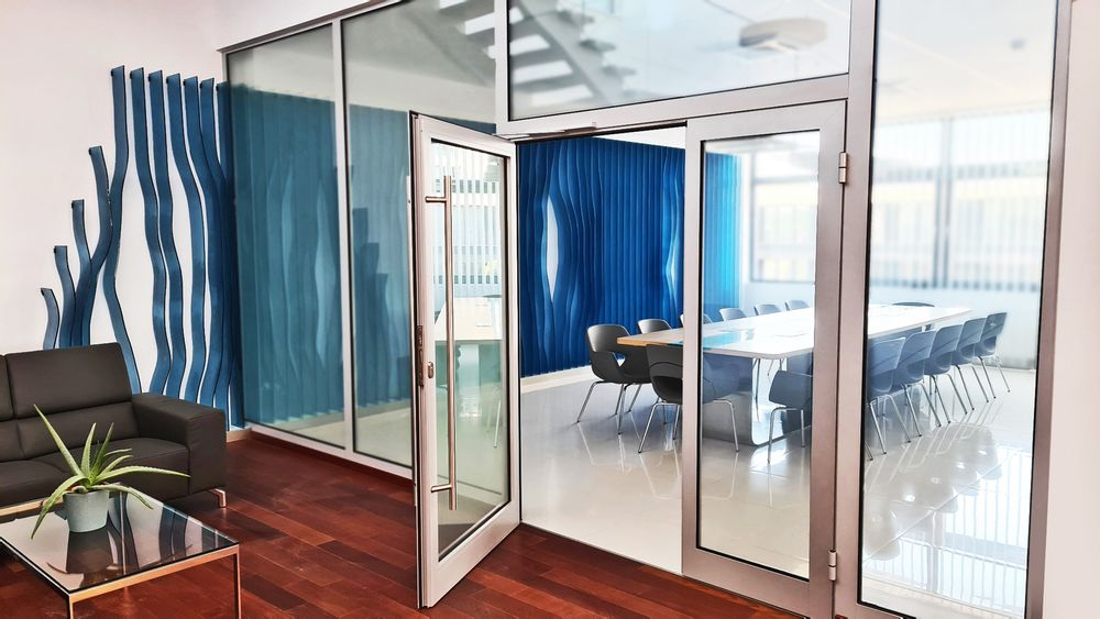 Other wall decoration - Bespoke art  glass partitions Waves - BARANSKA DESIGN