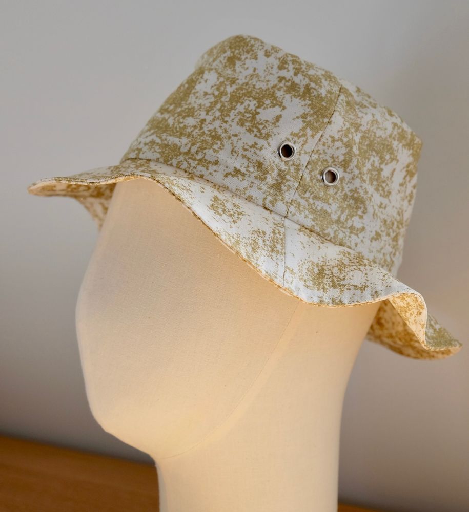 Apparel - Gold splash raincoat & bob - PETALSTREAM