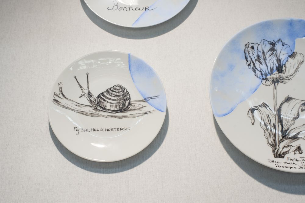 Pièces uniques - Installation murale d'assiettes illustrées JARDIN - VERONIQUE JOLY-CORBIN
