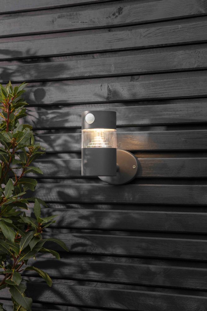 Outdoor wall lamps - Putney Solar Wall Light - GARDEN TRADING