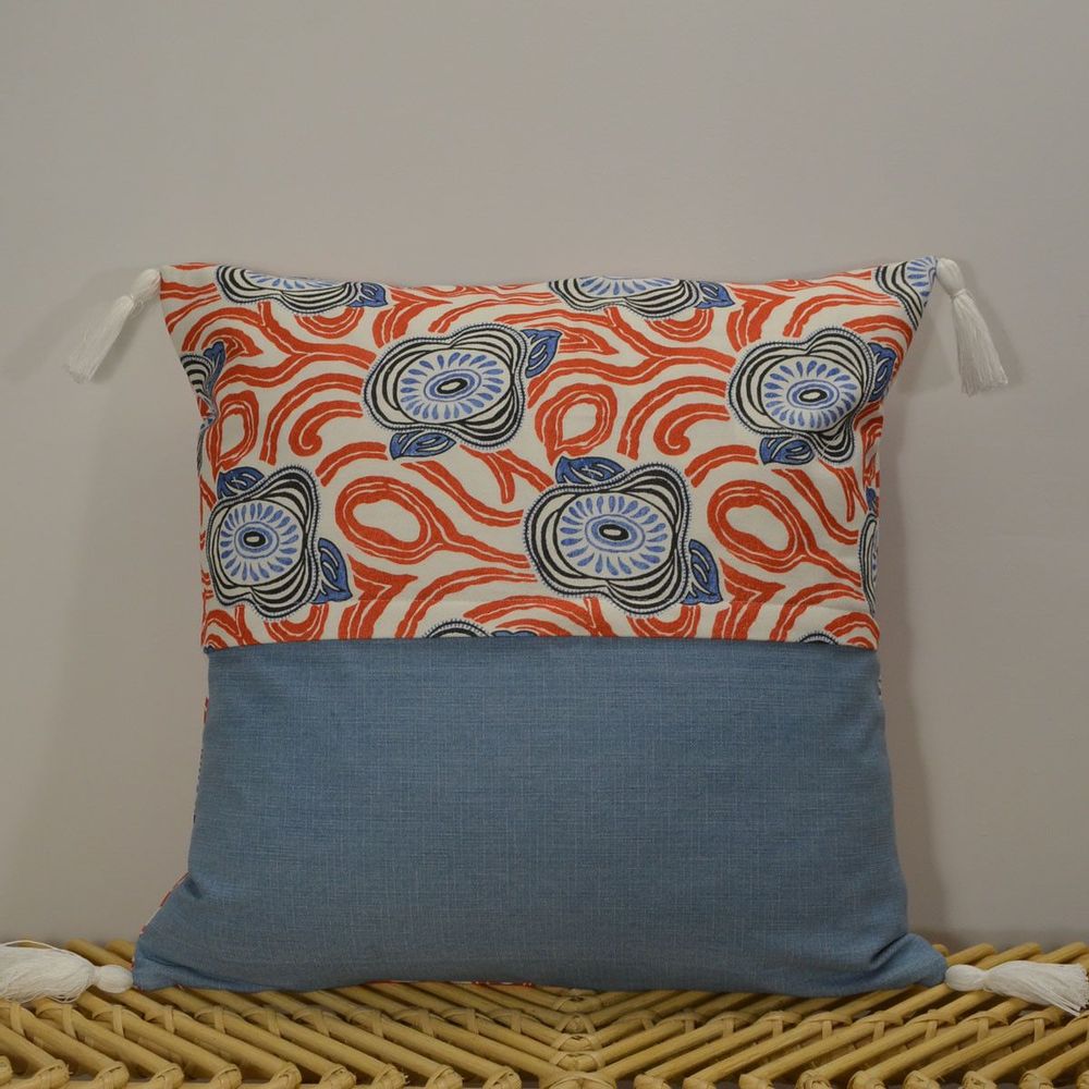 Coussins textile - Housse de coussin à pompons - L'ATELIER DES CREATEURS