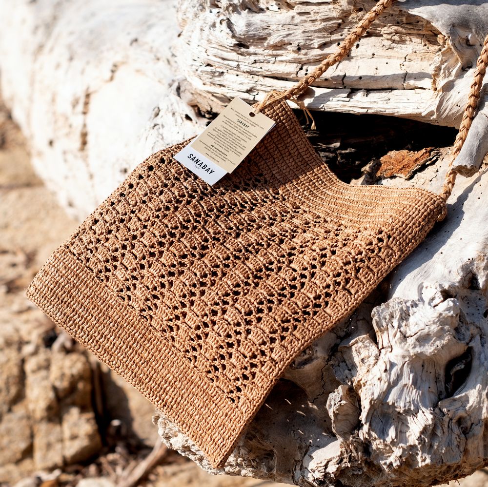 Cadeaux - FLAT BAG JANE Sac à bandoulière en raphia avec pompon - SANABAY PARIS