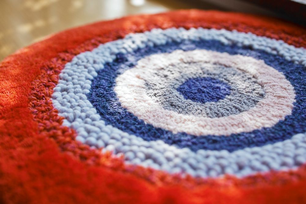 Design carpets - POCO40_BERRY  design rug seat cushion red 100%wool Φ40cm - ZAPPETO