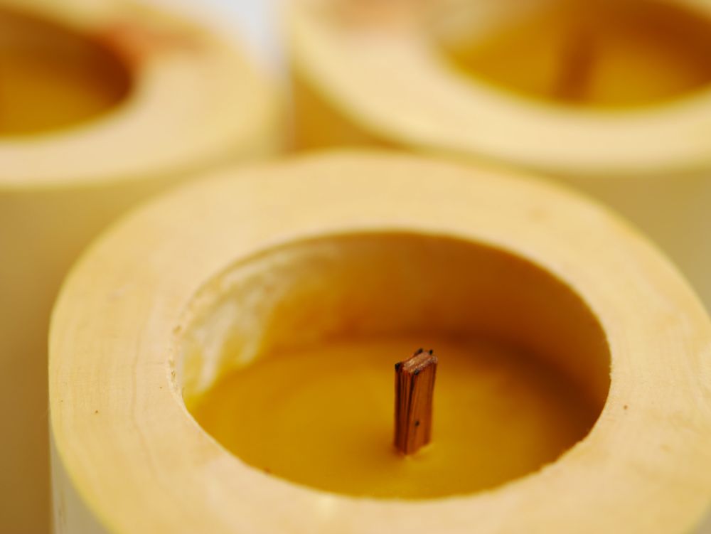 Gifts - SILKY M | Interior candle made of wood, beeswax and natural oils - WOOD MOOD