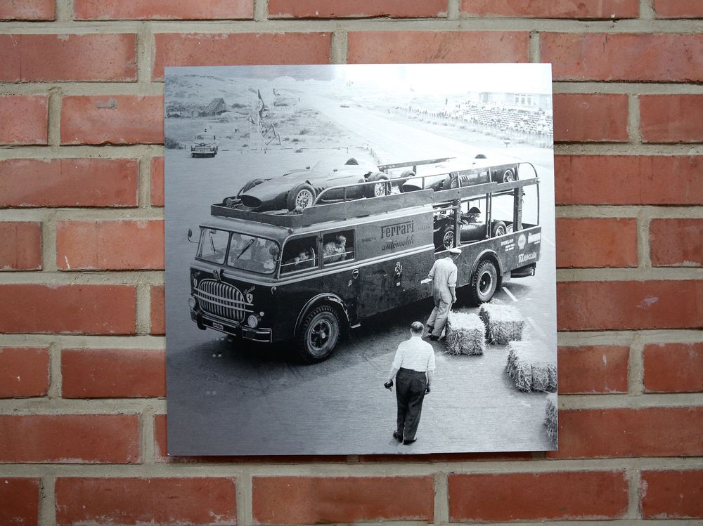 Art photos - Transporter Ferrari Printed Aluminum - SAILS & RODS